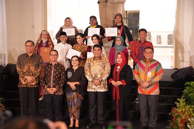 Gubernur YSK Terima Sertifikat Kolintang dari UNESCO