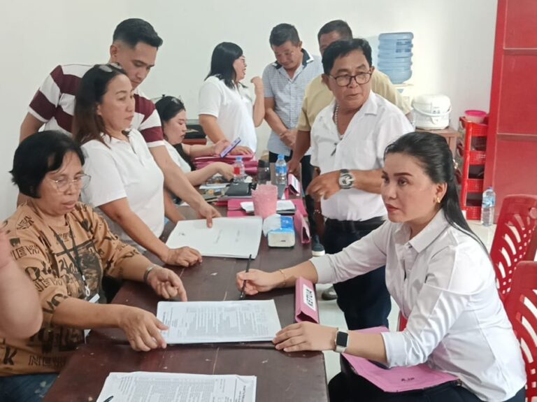 Raymond Serahkan Surat Keberatan VFP ke KIP Sulut